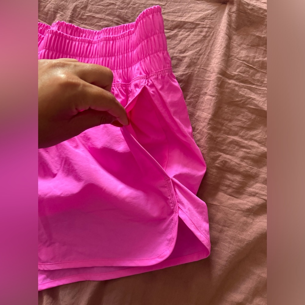 PINK Active Shorts - Picture 2 of 7